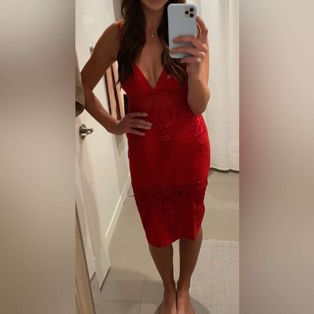 *NWT* Lulus Can’t Deny It Red Lace Bodycon Midi Dress